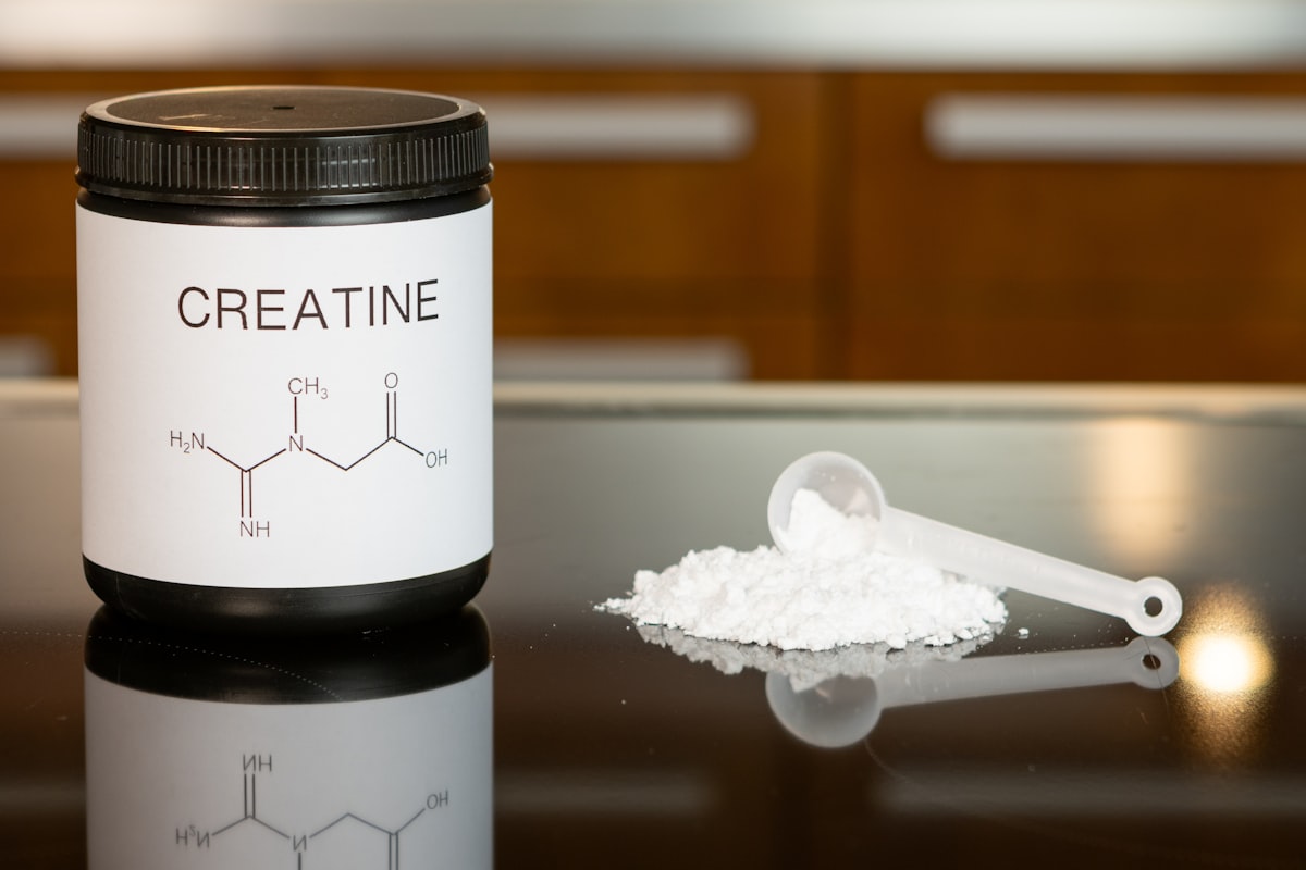 Natural muscle-building supplement capsules